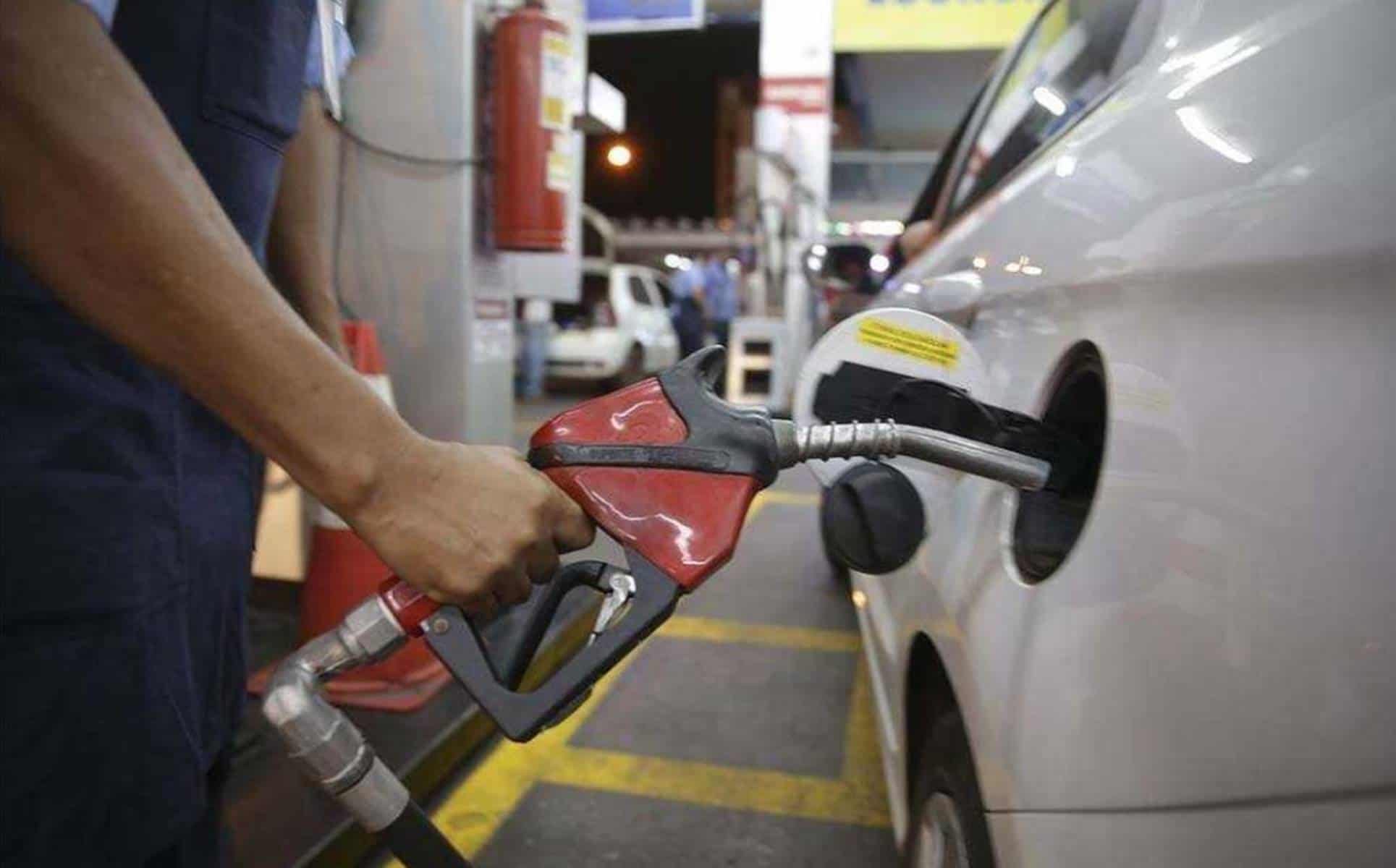 Ao abastecer seu carro, MANDE o frentista fazer isso na bomba para você não se arrepender!