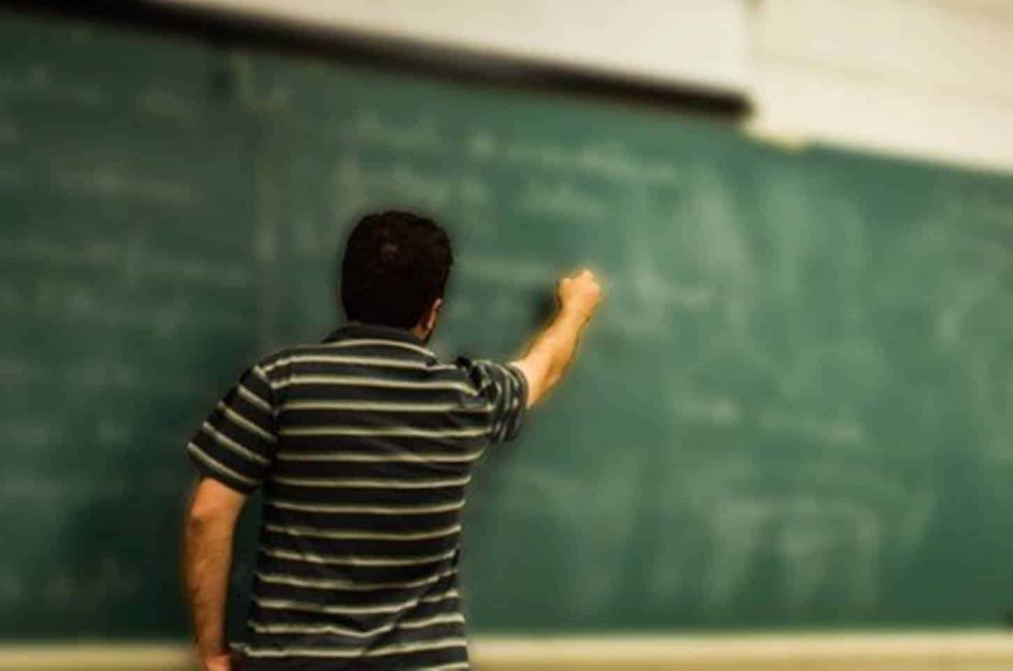 Servidores da Educação recebem prêmio de R$ 293 milhões da Prefeitura de SP