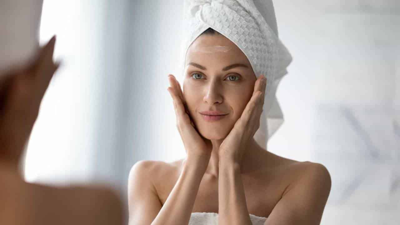 Creme facial noturno para usar a partir dos 20 anos e prevenir rugas