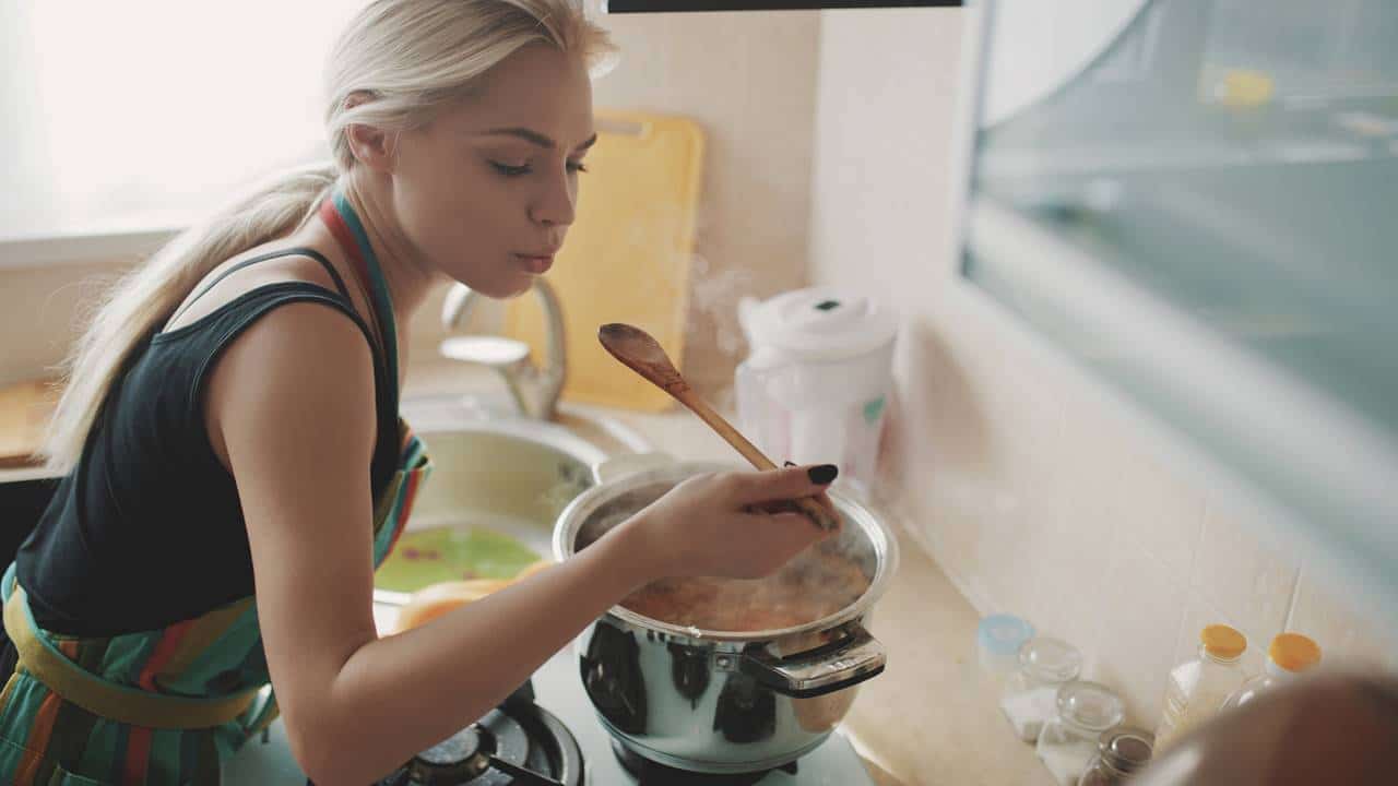 Você fez ERRADO a vida toda: 7 erros ao cozinhar feijão e gastar muito gás de cozinha