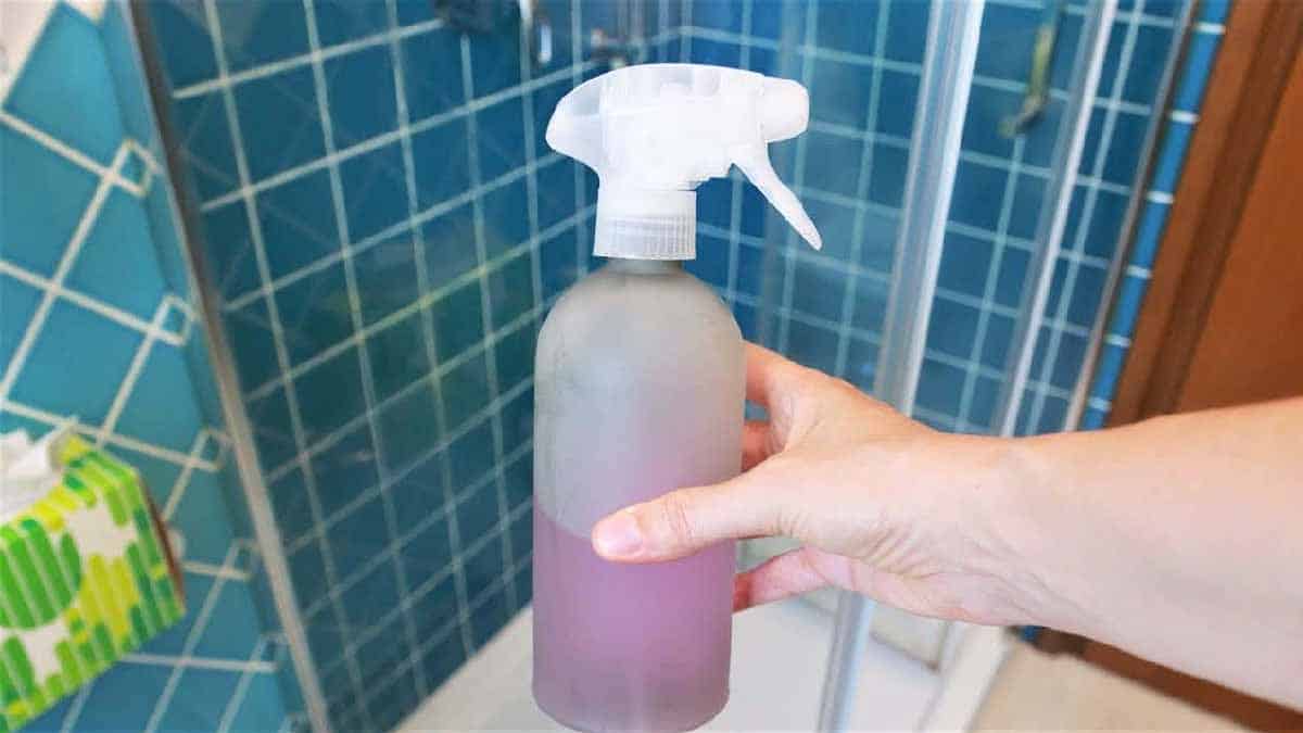 AQUI ESTÁ o limpador maravilhoso para borrifar no BANHEIRO por 1 mês de limpeza!