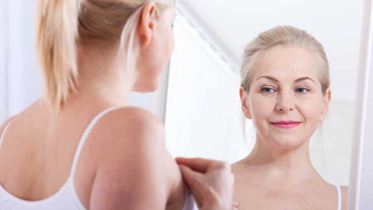 Como CUIDAR DO ROSTO NA MENOPAUSA e manter a pele bonita