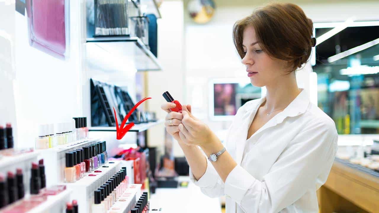Antes de comprar um esmalte, preste atenção nesses detalhes!