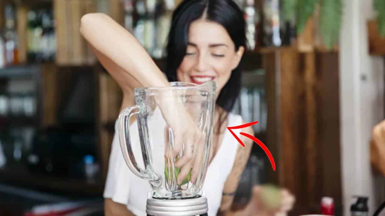 SEU COPO de liquidificador ficará novinho em 30 segundos sem fazer esforço