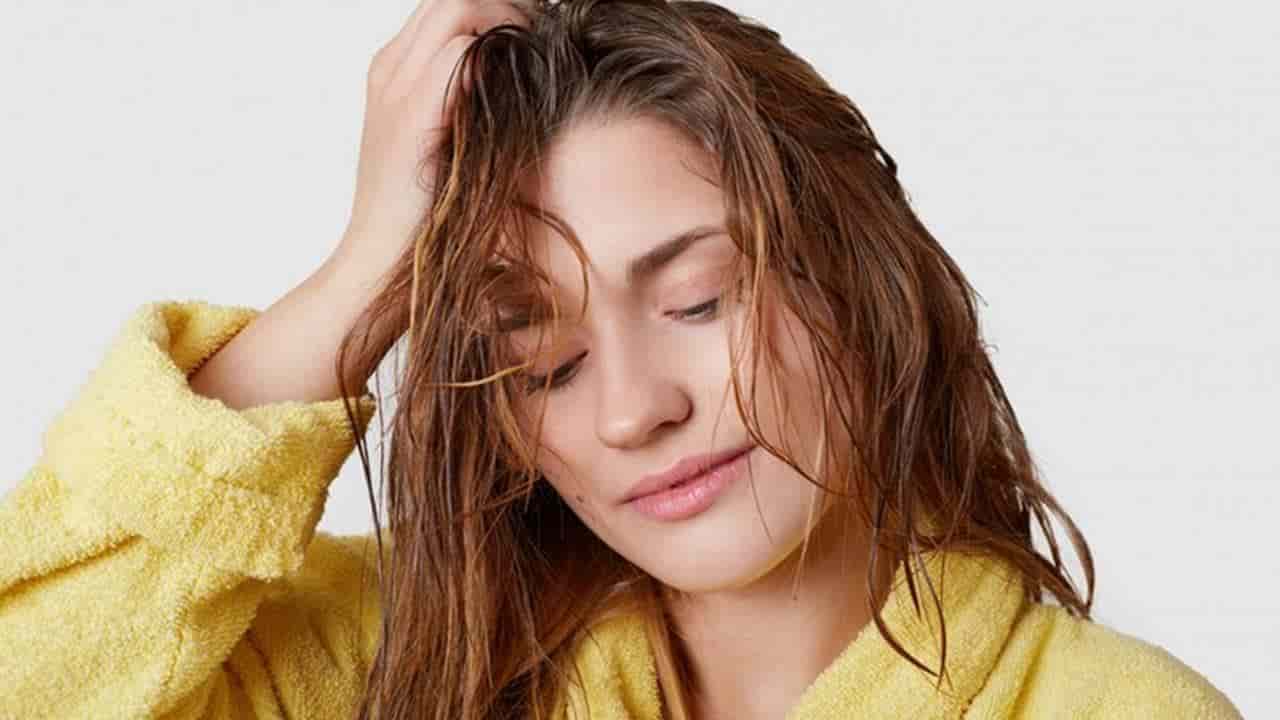 4 dicas que você deve incluir na sua rotina se você tem cabelos oleosos