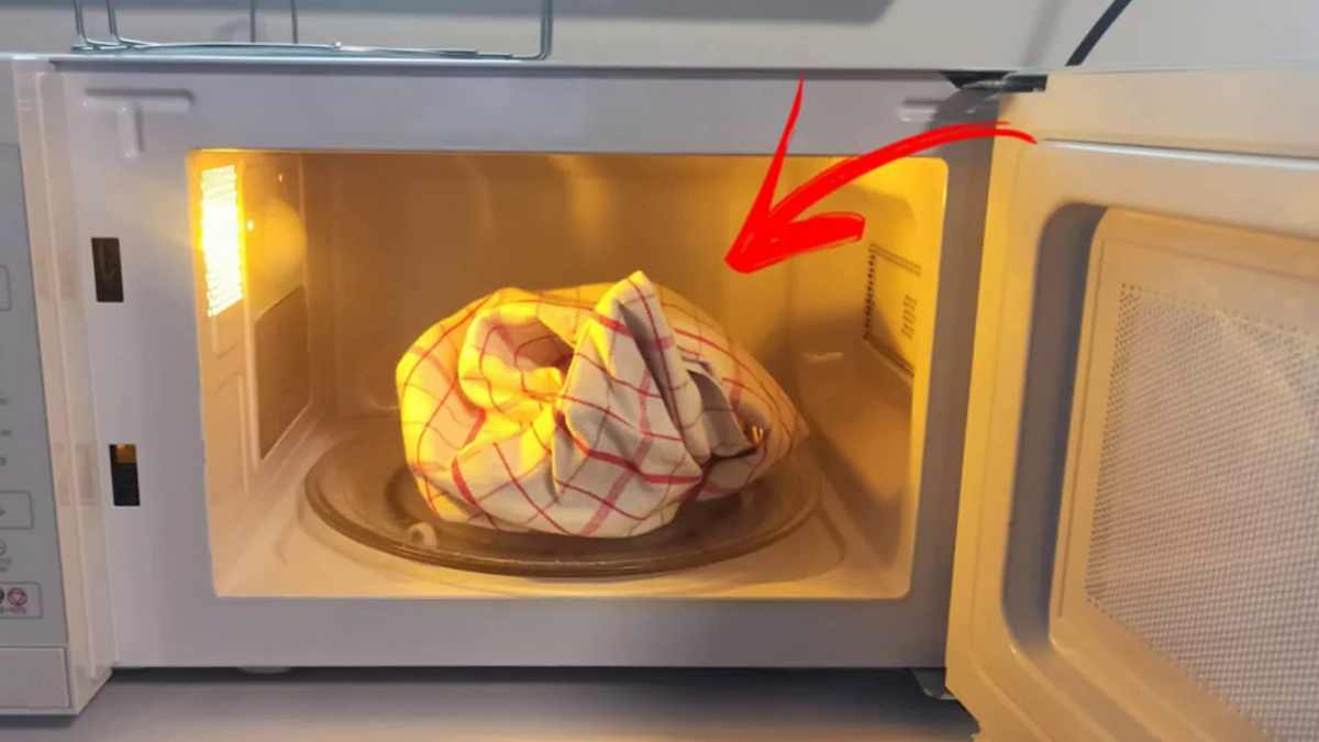 POR QUE você deve limpar panos no micro-ondas? NUNCA MAIS vai querer usar a máquina de lavar