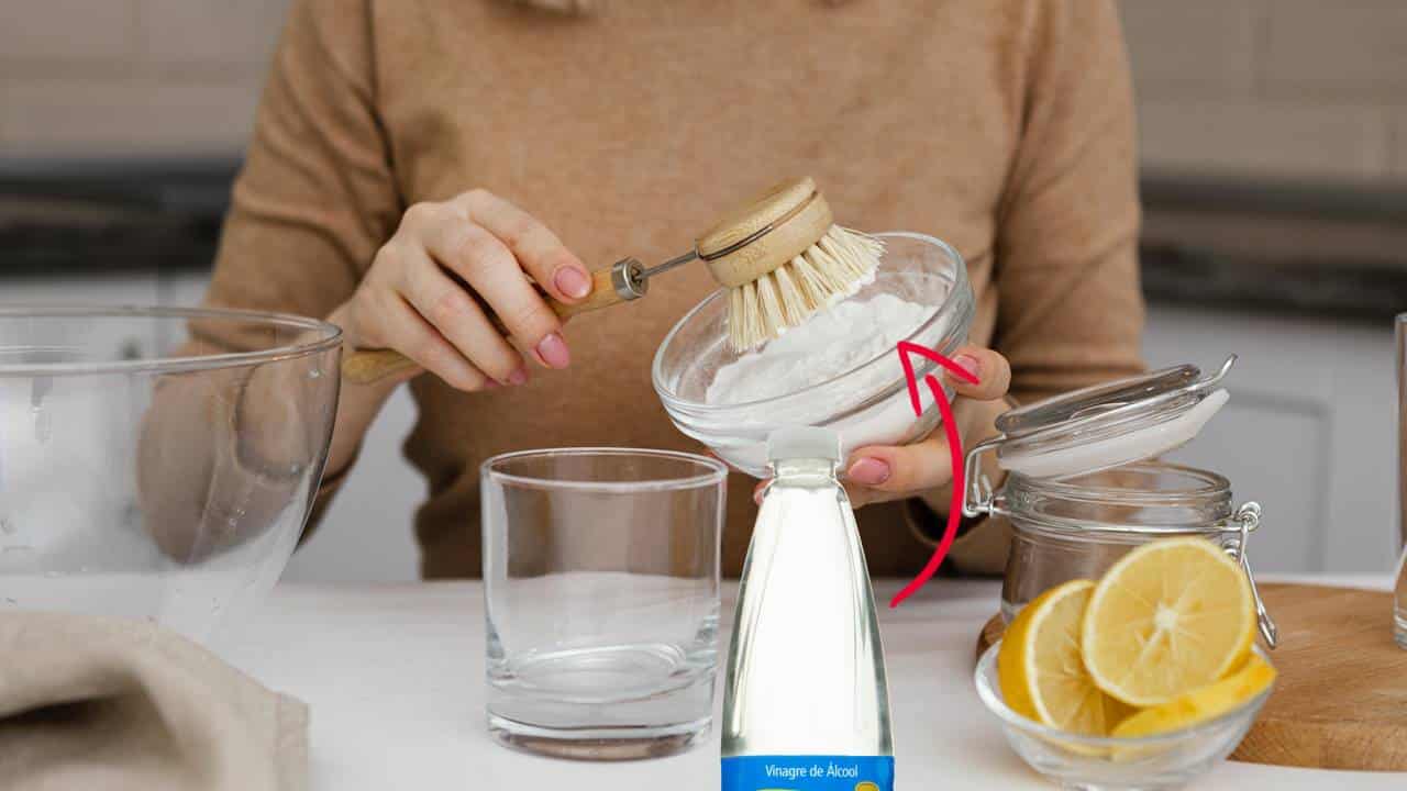 9 formas de usar bicarbonato com vinagre que vão te surpreender