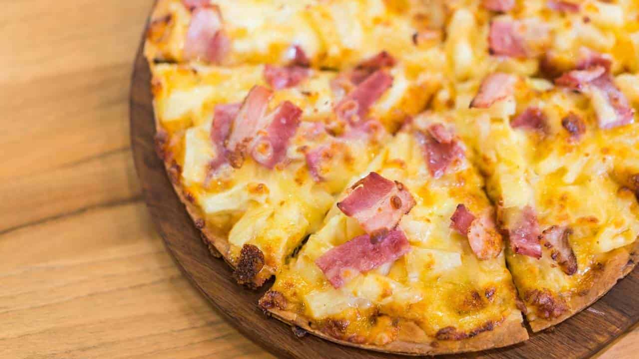 Preparei uma pizza de presunto e ficou maravilhosa