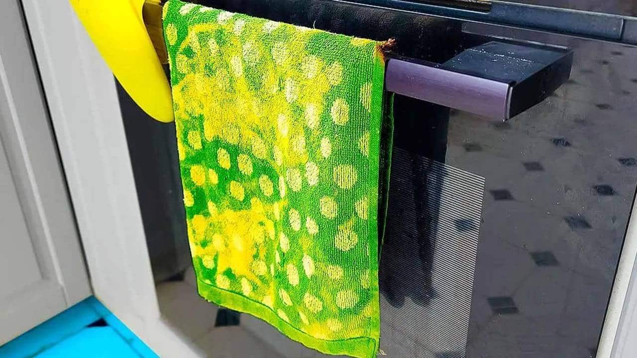Nunca mais coloque um pano de prato na porta do forno do fogão?