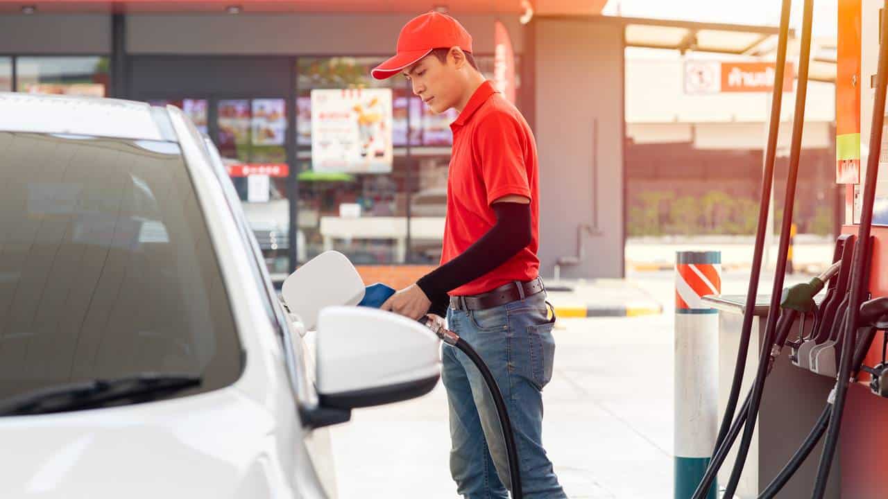 ALERTA GERAL: Novo estudo revela os 8 carros que gastam mais combustível no Brasil