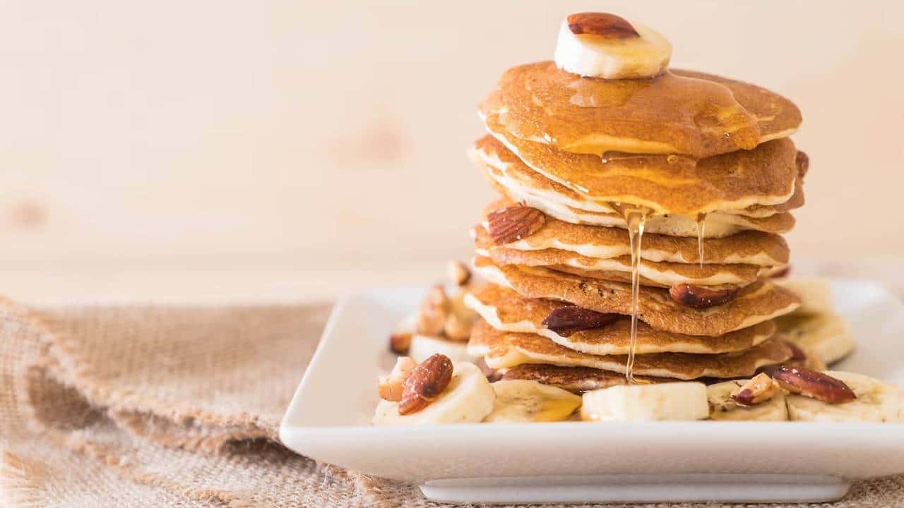 Panquecas: Receita fácil das típicas panquecas americanas para o café da manhã 