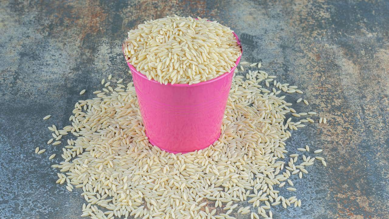 PASSO A PASSO para usar arroz para atrair SORTE E DINHEIRO