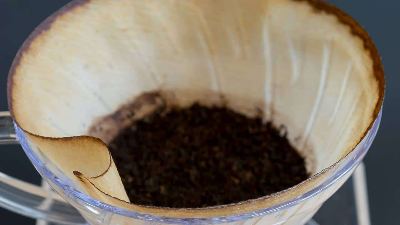 NÃO JOGUE FORA: 10 formas práticas de aproveitar a borra de café