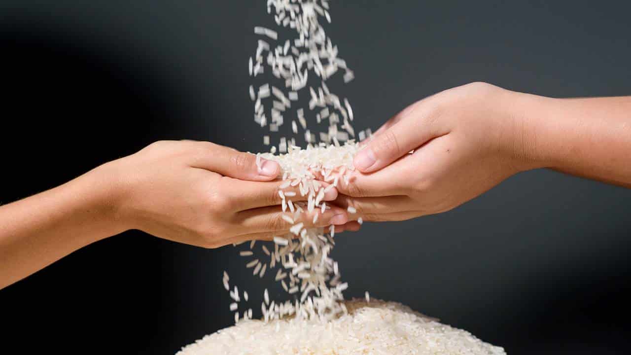O segredo está no Arroz: Use este alimento para afastar as DÍVIDAS e atrair Dinheiro