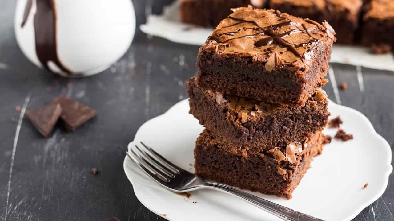 Preparei deliciosos brownies de chocolate com avelã