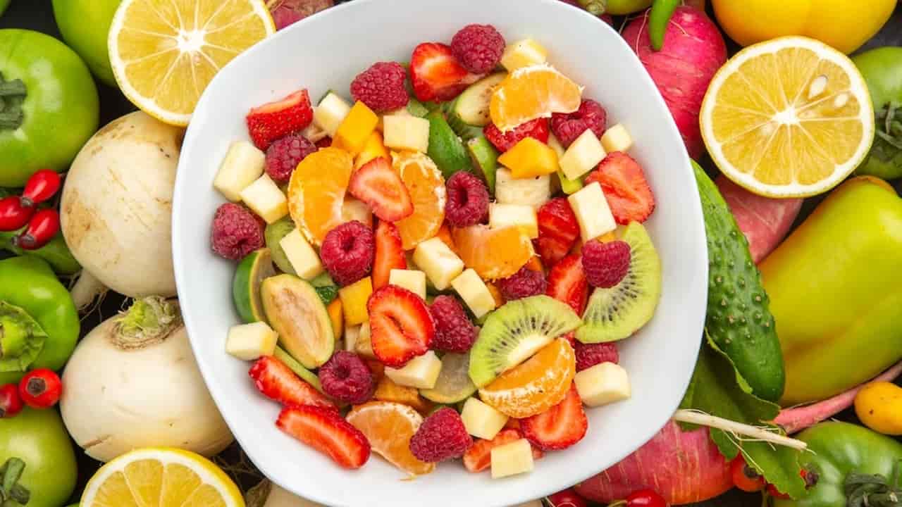 Rápido e saudável: Aprenda a preparar uma salada de frutas
