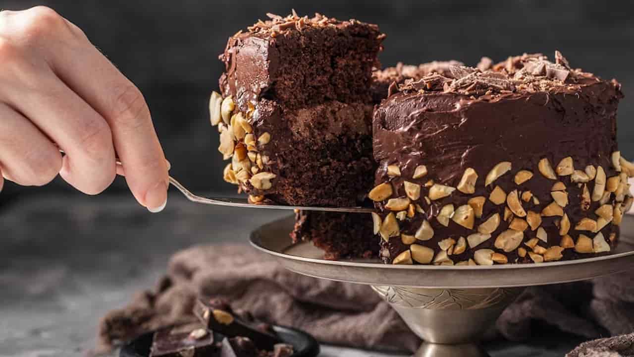 Macio e delicioso: Bolo de chocolate sem açúcar e sem farinha