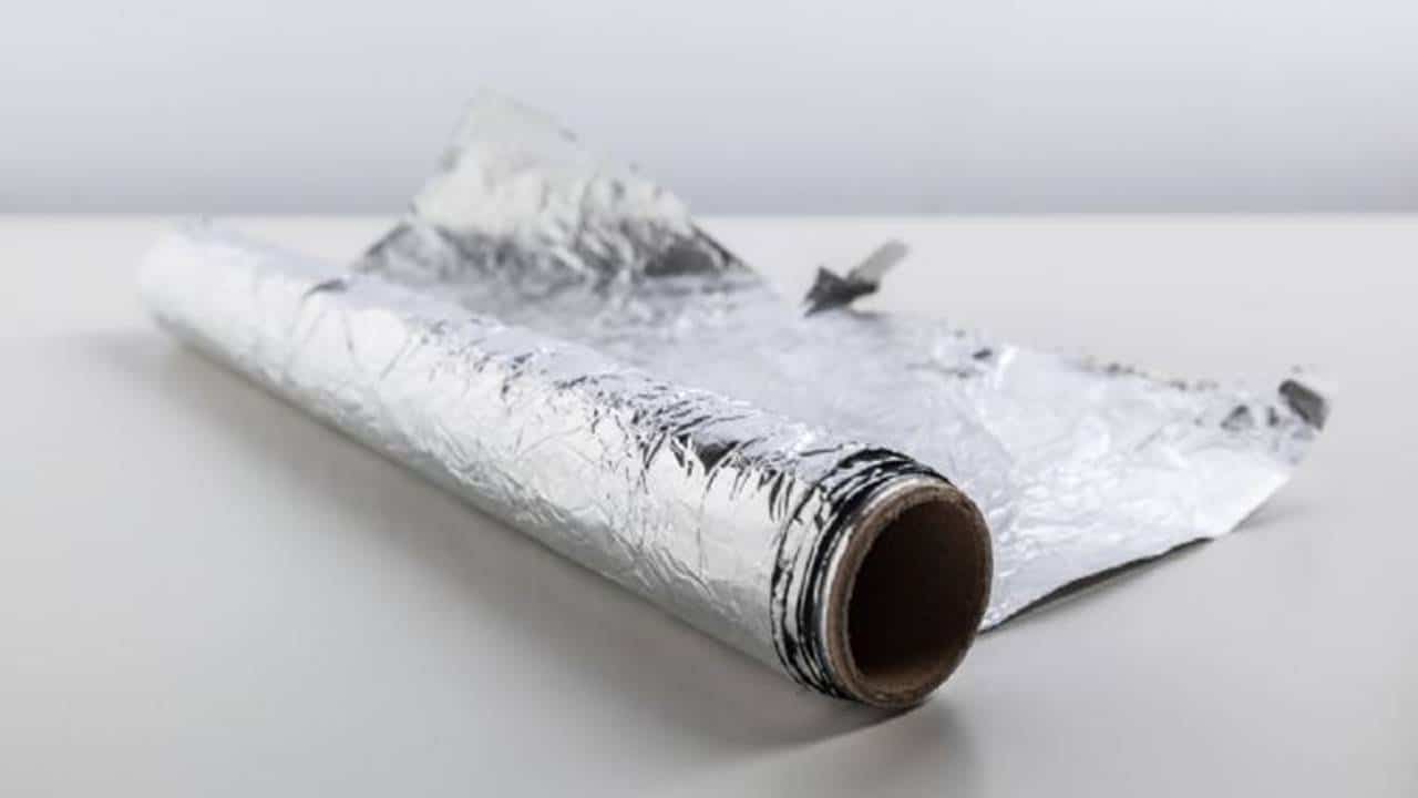 4 ERROS que você provavelmente comete ao usar papel alumínio na cozinha