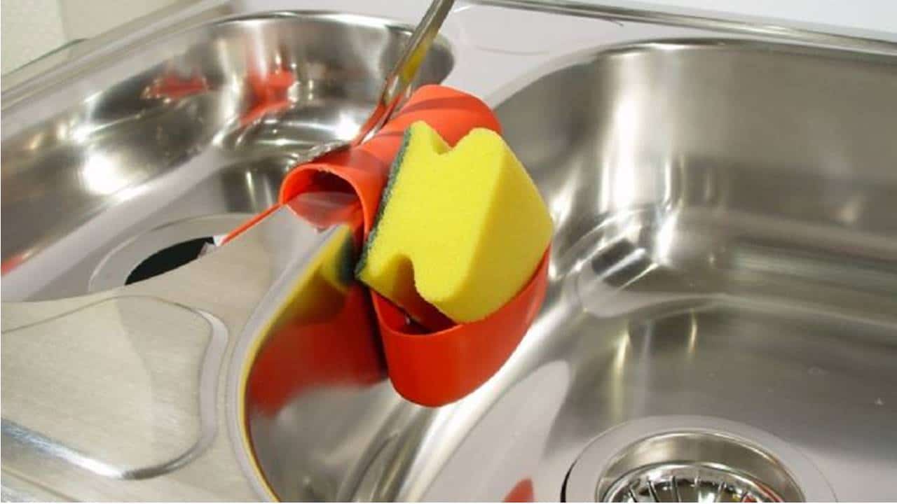 Mistura poderosa para remover mofo da pia em apenas alguns minutos