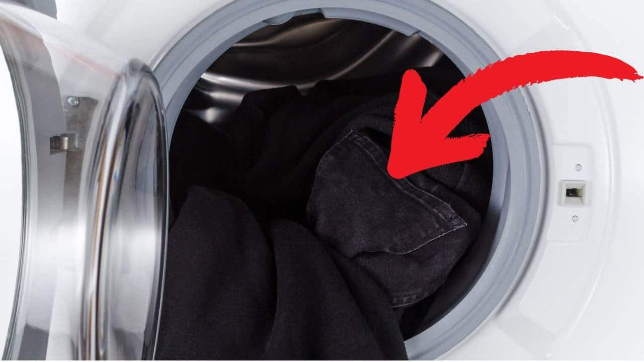 3 SEGREDOS para lavar jeans preto na máquina de lavar sem descolorir