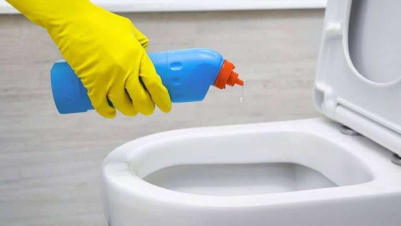 Limpe e perfume seu banheiro com este gel de limpeza caseiro