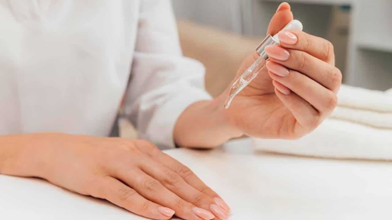 Descubra quais óleos naturais são eficazes para fortalecer as unhas