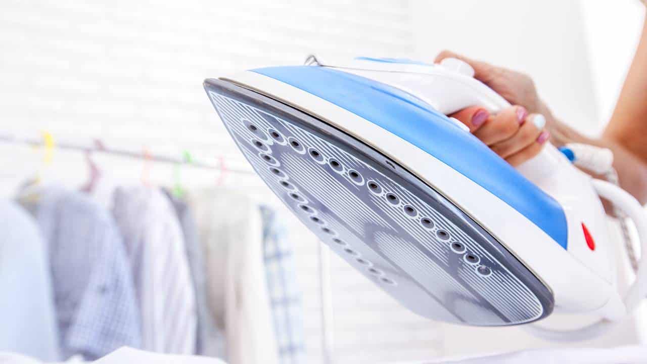 Como limpar o ferro a vapor de forma fácil e com segurança?
