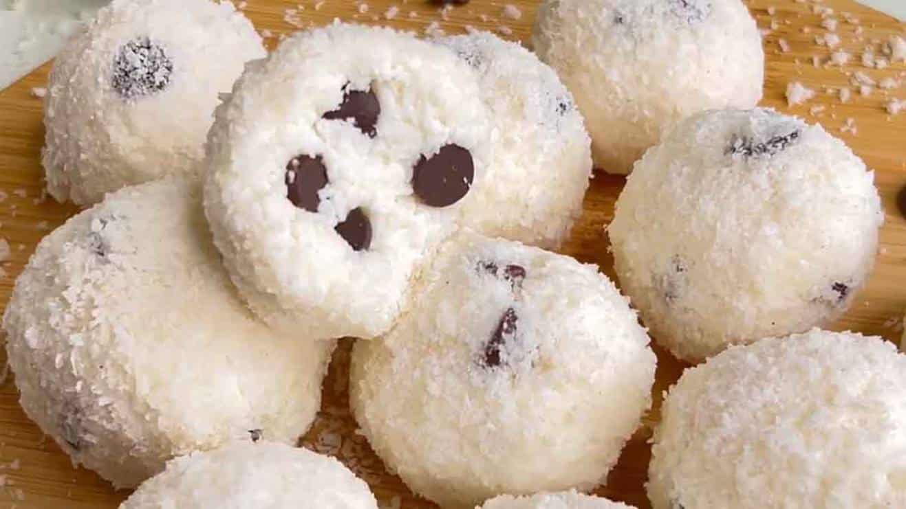 Ninguém VAI RESISTIR: Esse biscoitos de chocolate com coco se faz apenas 3 ingredientes!