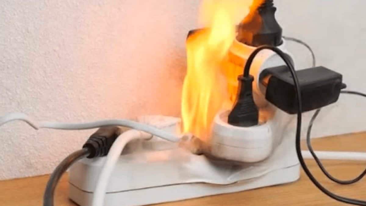 Esse é o aparelho que você NUNCA deve conectar a extensão com filtro de linha: vai pegar fogo na casa toda!