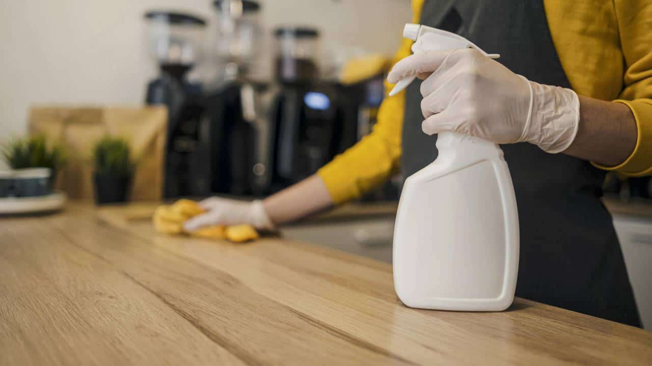 Prepare spray CONTRA POEIRA em casa: Fácil, rápido e super eficaz!