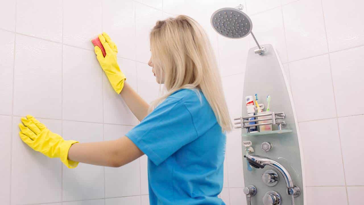 Banheiro impecável: Descubra o segredo para ter azulejos brilhantes