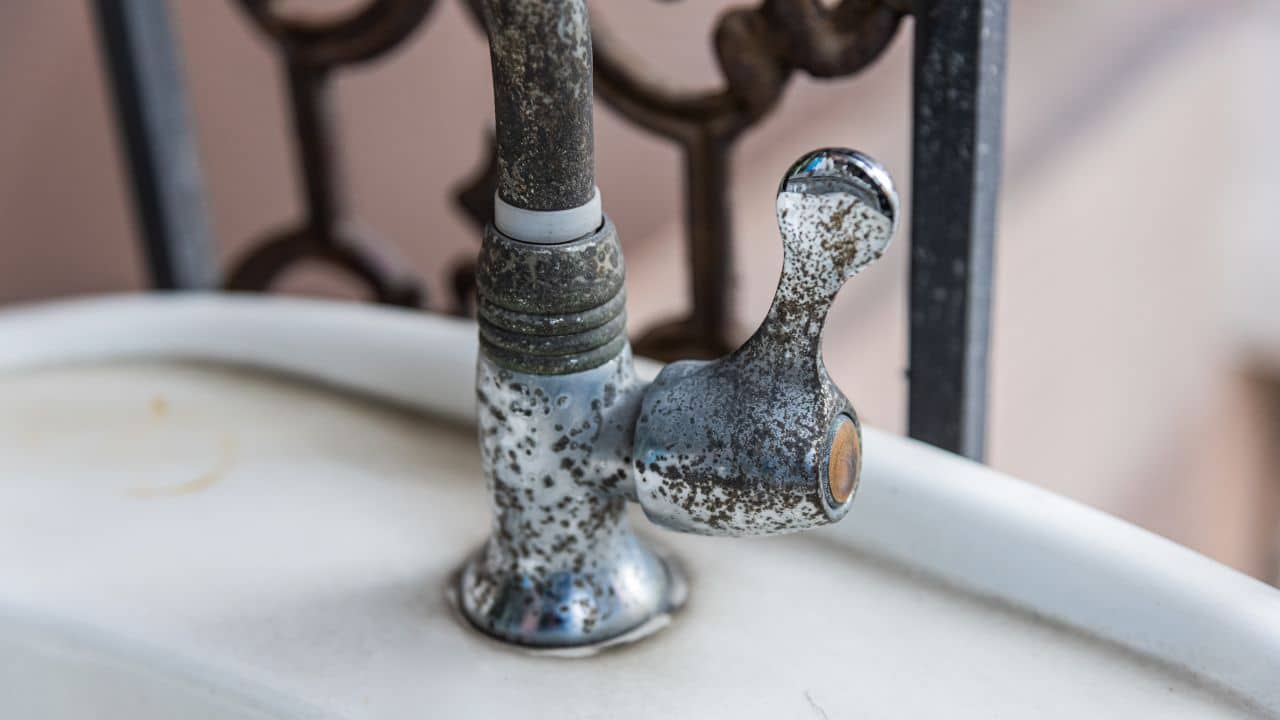 Dica caseira para eliminar ferrugem em diferentes lugares de casa!