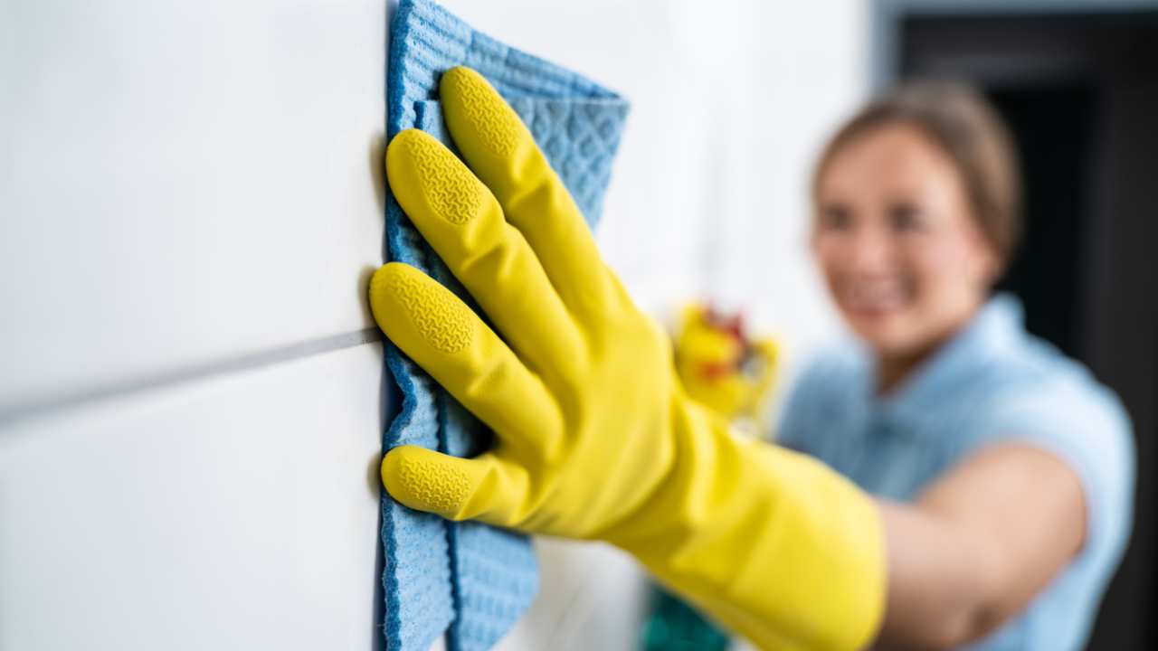 Mistura poderosa para remover gordura das paredes da cozinha!