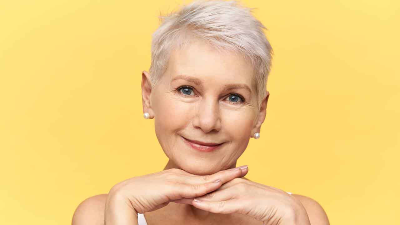 Pele de porcelana aos 60: Creme caseiro que produz colágeno e é contra rugas!