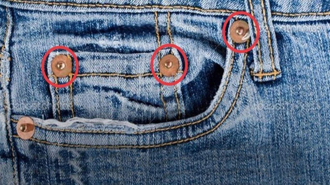 É para ISSO que servem os botõezinhos nos bolsos da calça jeans: um recurso desconhecido, mas útil!