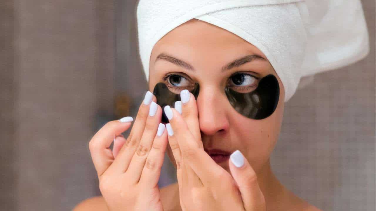 O bicarbonato de sódio pode ser usado para clarear olheiras?
