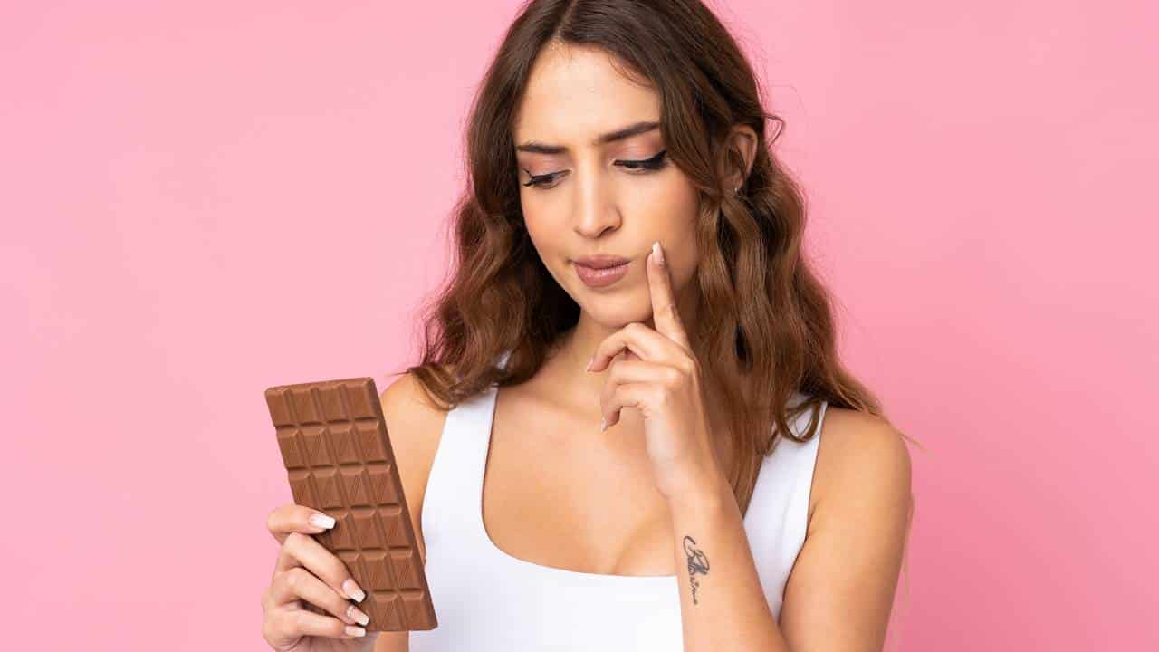 Com ingredientes que TÊM em casa faça uma tinta chocolate para seu cabelo