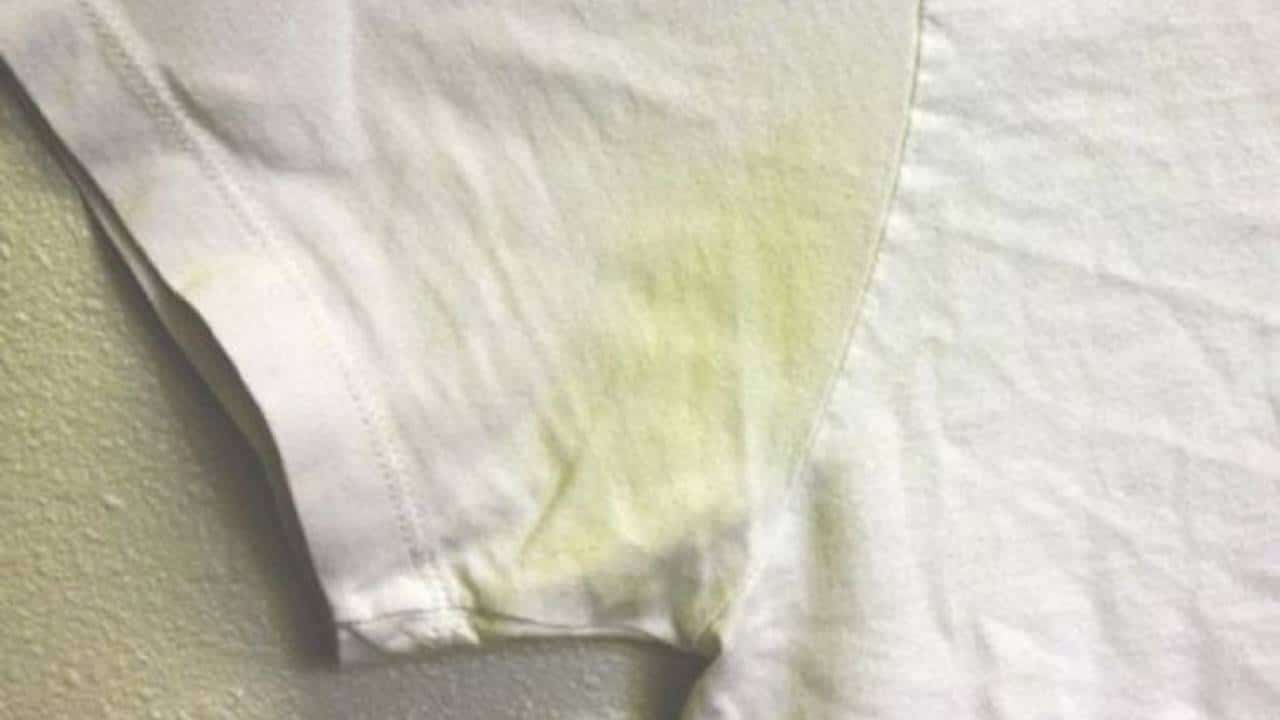 Como remover manchas amarelas das roupas? 3 truques eficazes!