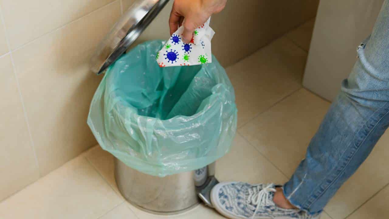 Segredo de hotel para evitar os maus cheiros na lixeira do banheiro