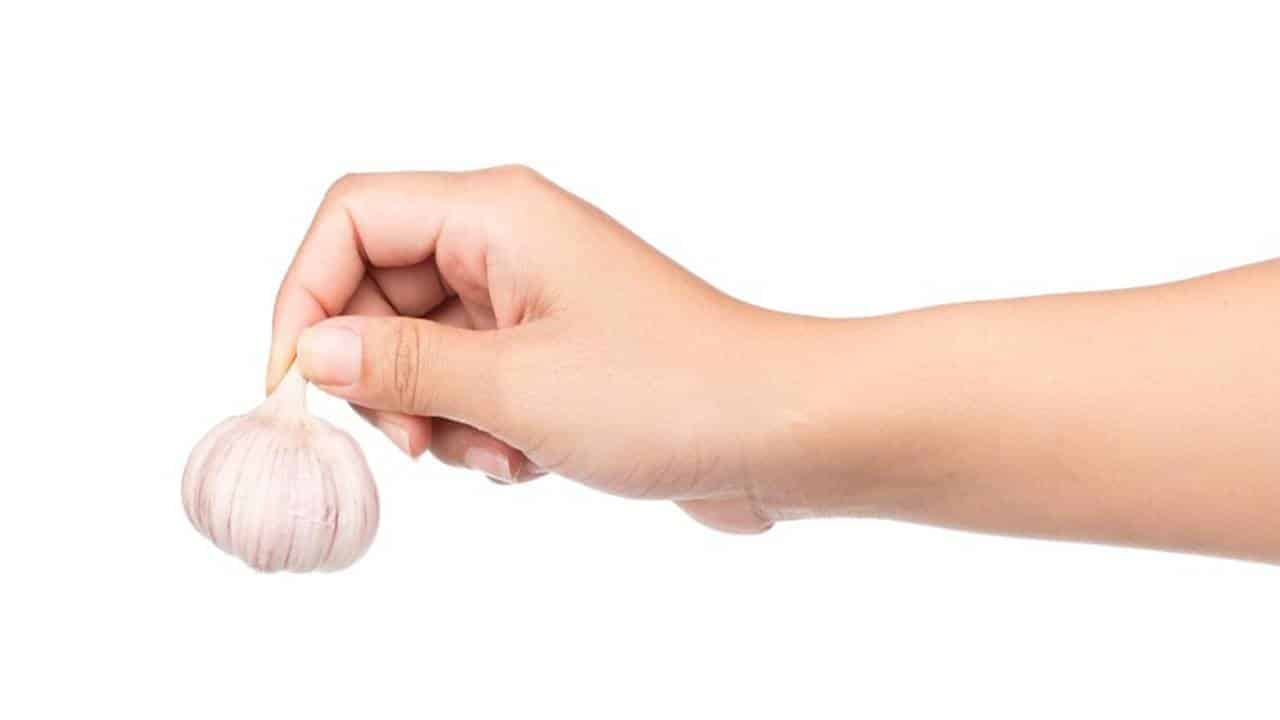 Por que recomendam o uso de alho para ter unhas compridas e fortes?