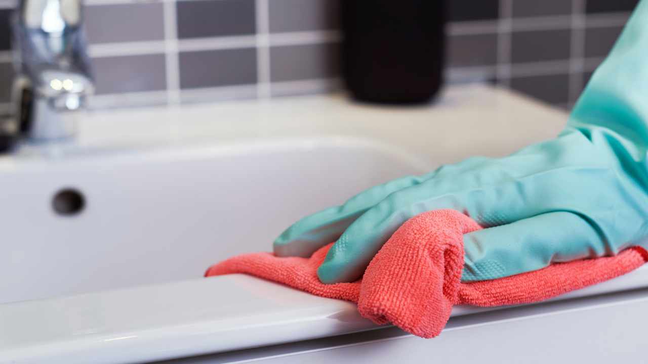 5 soluções ecológicas para limpar o banheiro naturalmente
