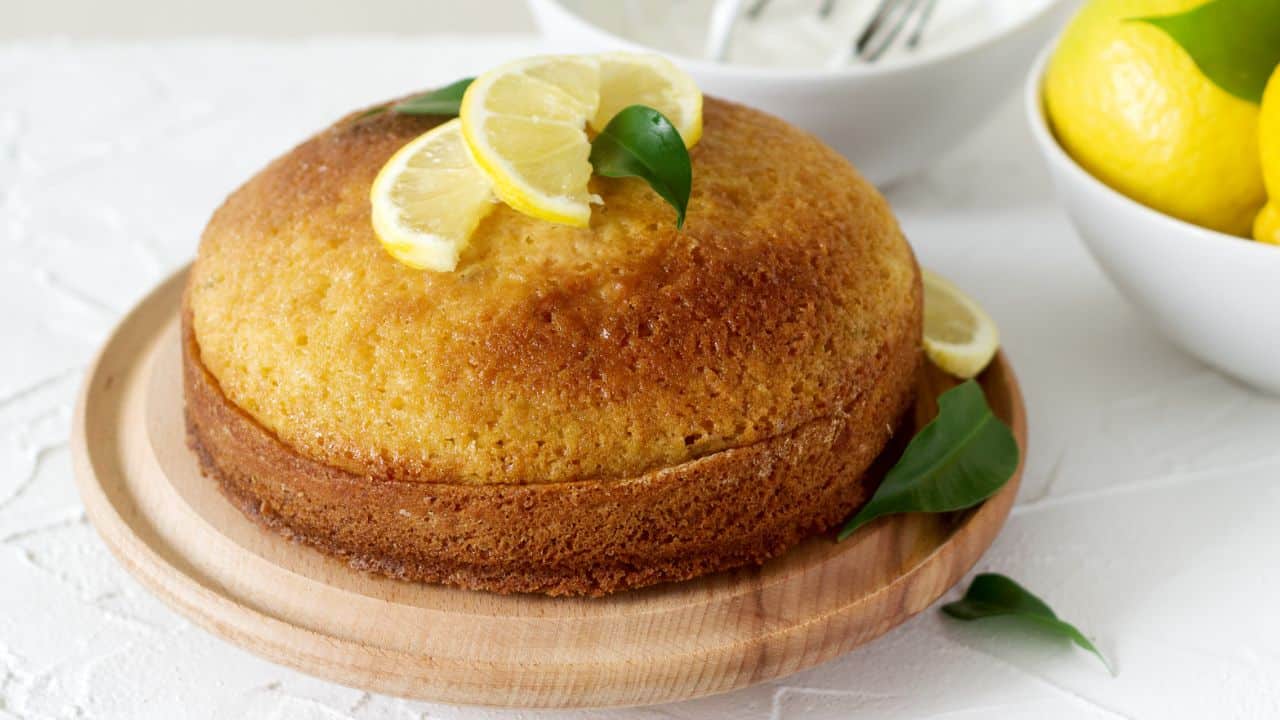 Bolo de limão super macio da vovó: Receita simples e saborosa!