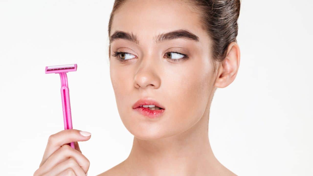 Não jogue fora: Dica simples para deixar sua gilete afiada novamente!