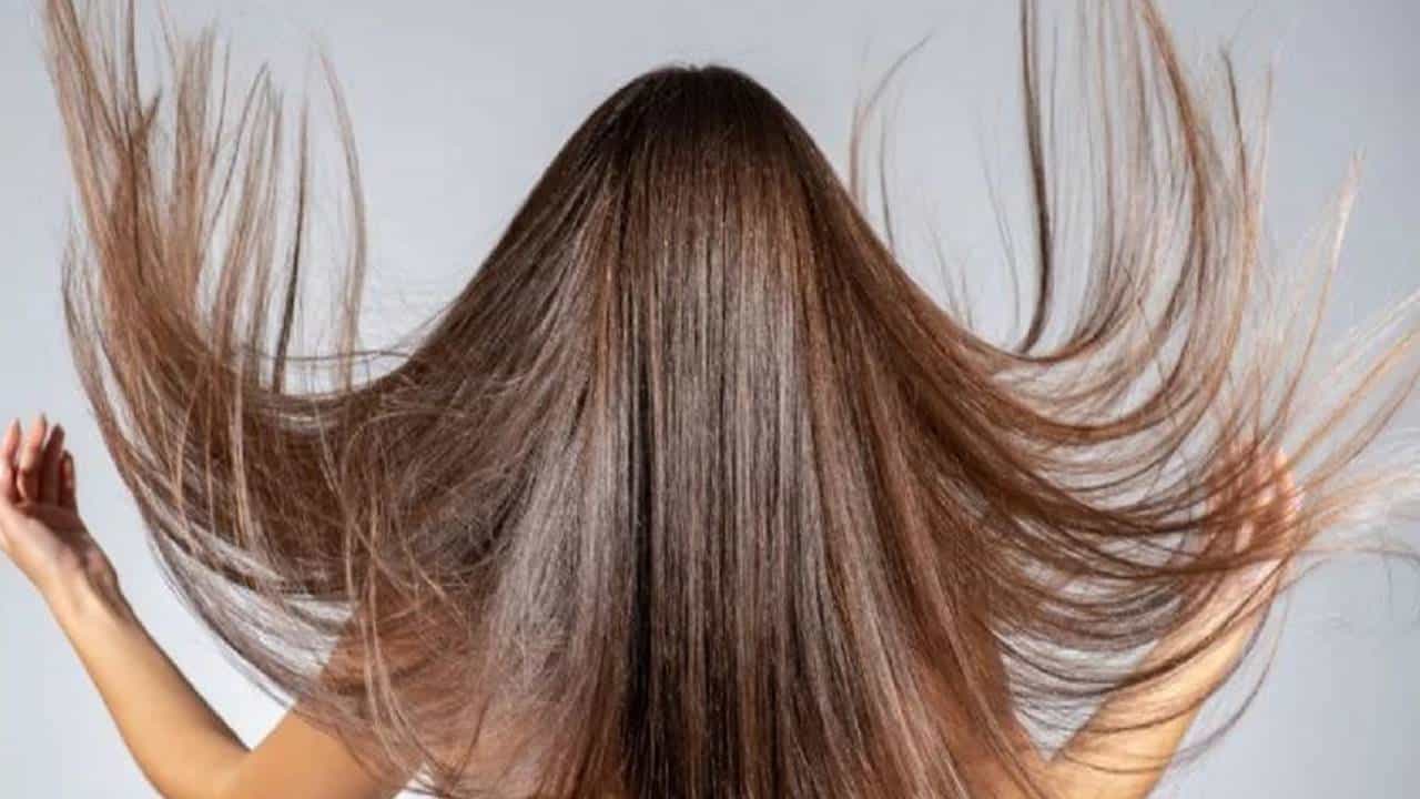 Shampoo com alecrim e arroz para ter cabelos brilhantes e sedosos