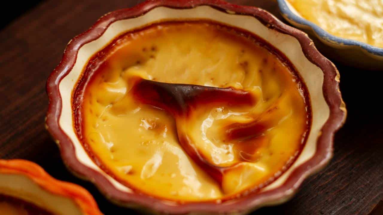 Receita de crème brûlée autêntica e infalível, muito fácil de fazer!