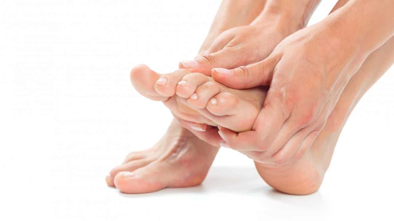 Segredo para acabar com calcanhares secos com 2 ingredientes