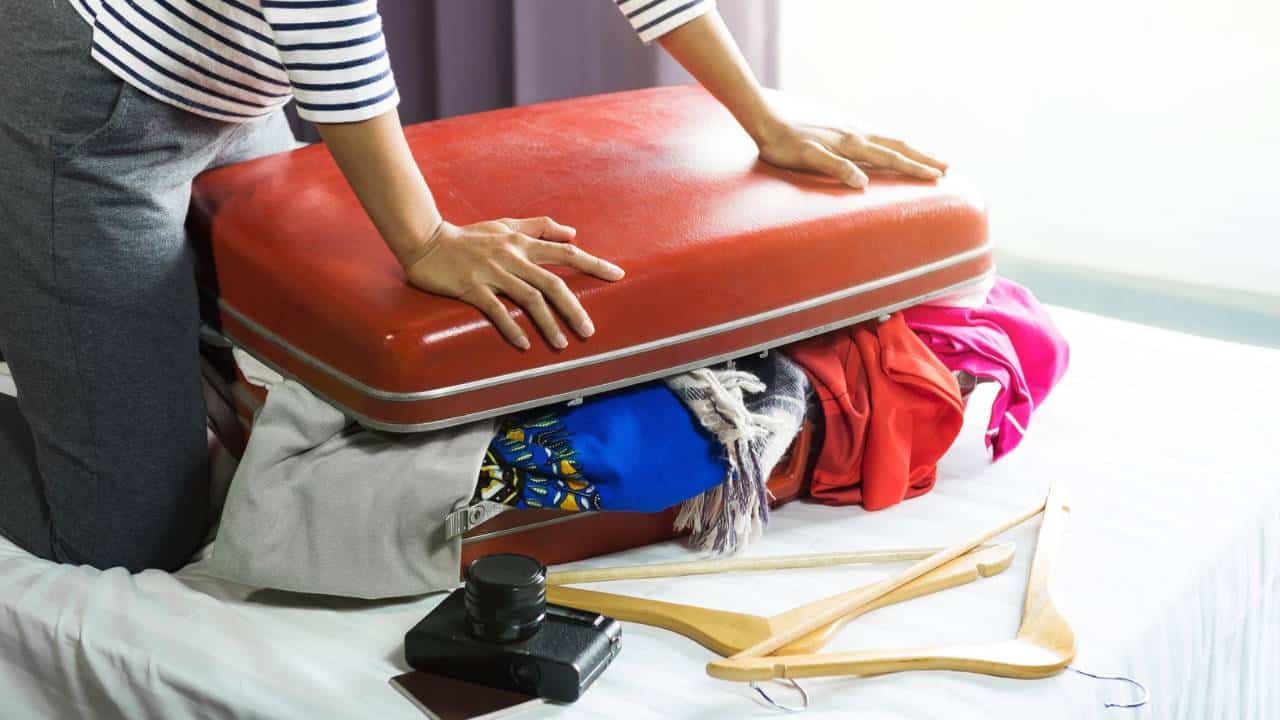 Maneira correta de fazer a mala e não pagar excesso de bagagem
