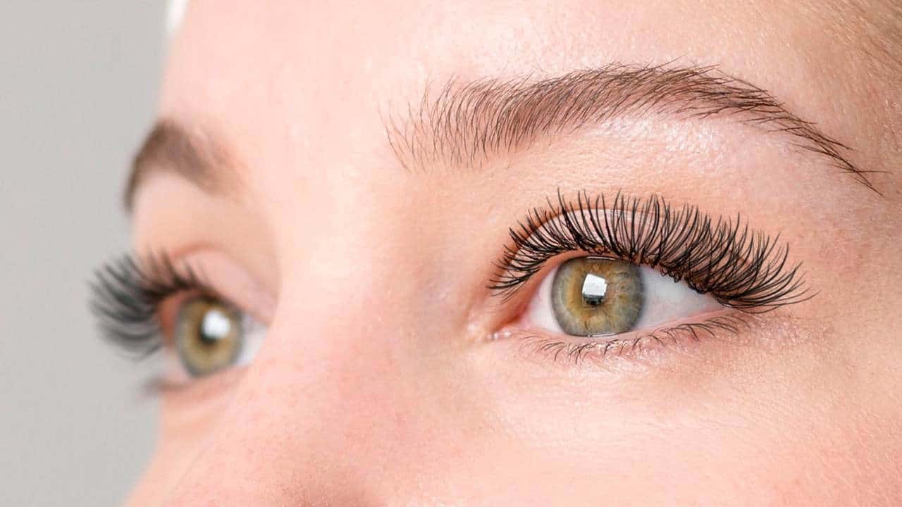 Mistura com alho para fazer os cílios crescerem muito longos e fortes