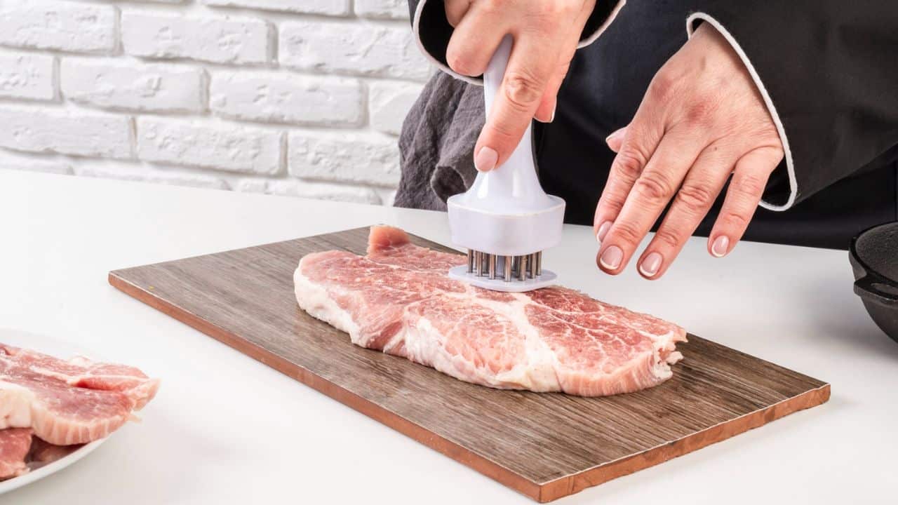 Aprenda a descongelar carne em 5 minutos com essa dica econômica!