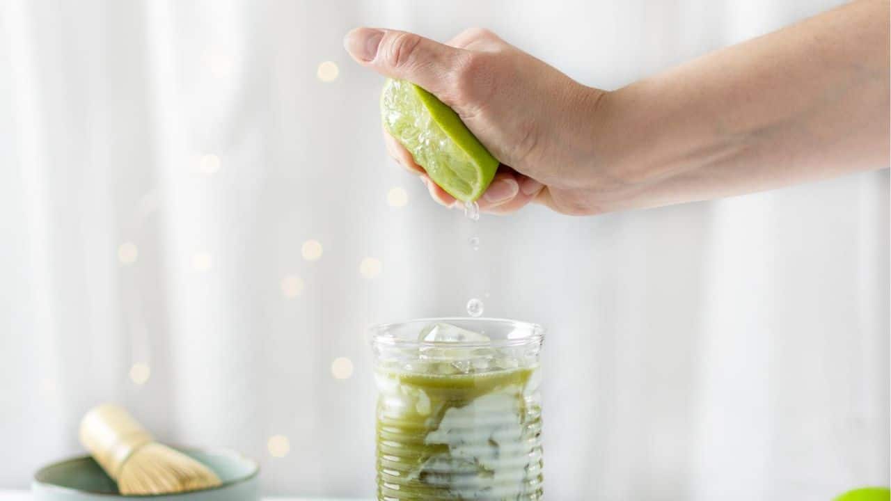 Veja como extrair o máximo de suco do limão com esta dica simples!